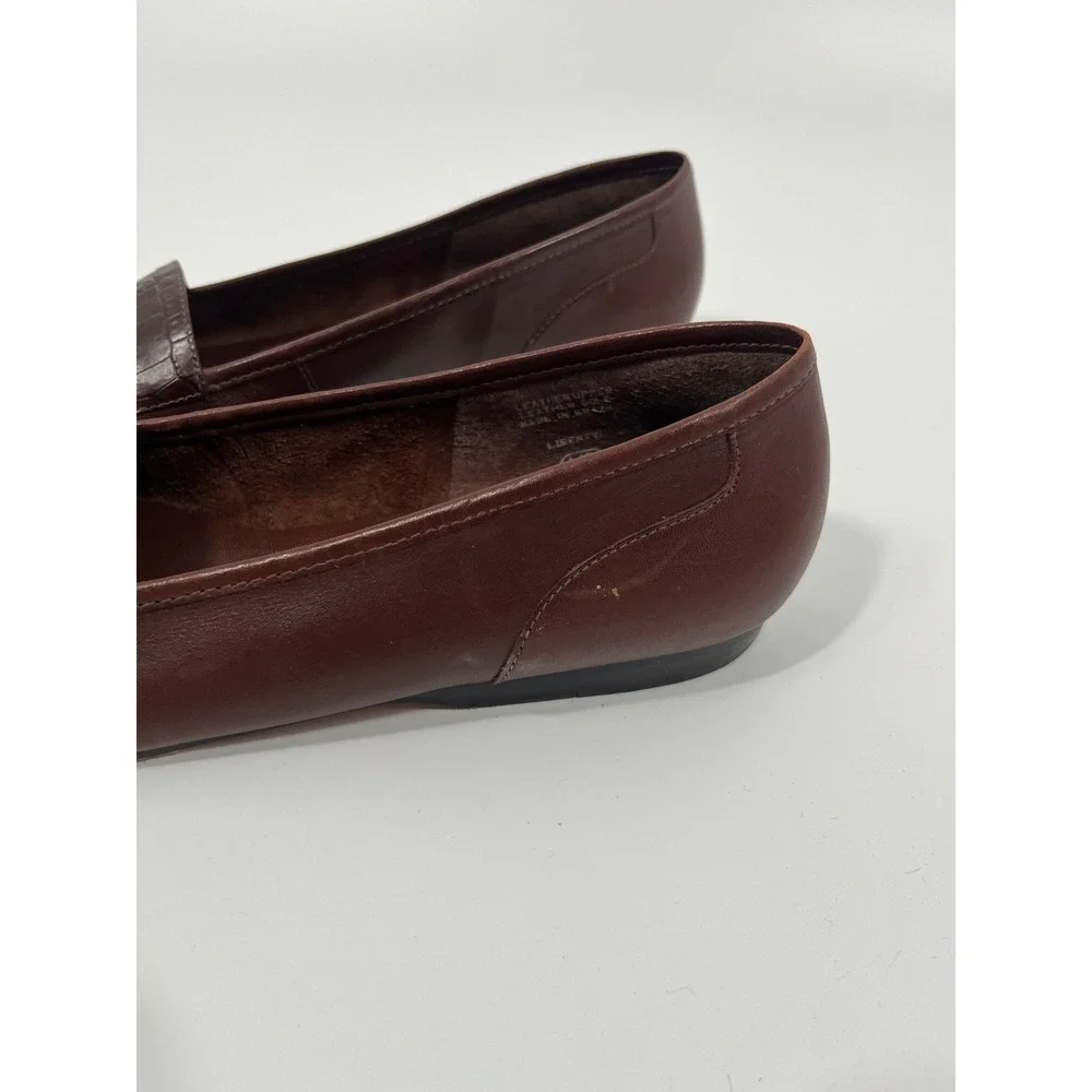 Vintage Womens Leather Slip On Loafers 8.5 Brown Chic Minimalist Office Capsule
